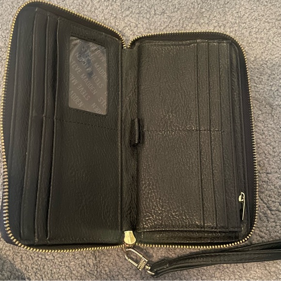 Steve Madden zip around clutch wallet/organizer ✨Black Faux Leather ✨ Like New ✨ - Picture 3 of 6